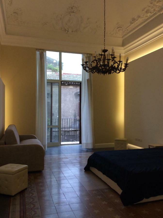 Suite Con Terrazza In Centro Storico Catania Luaran gambar