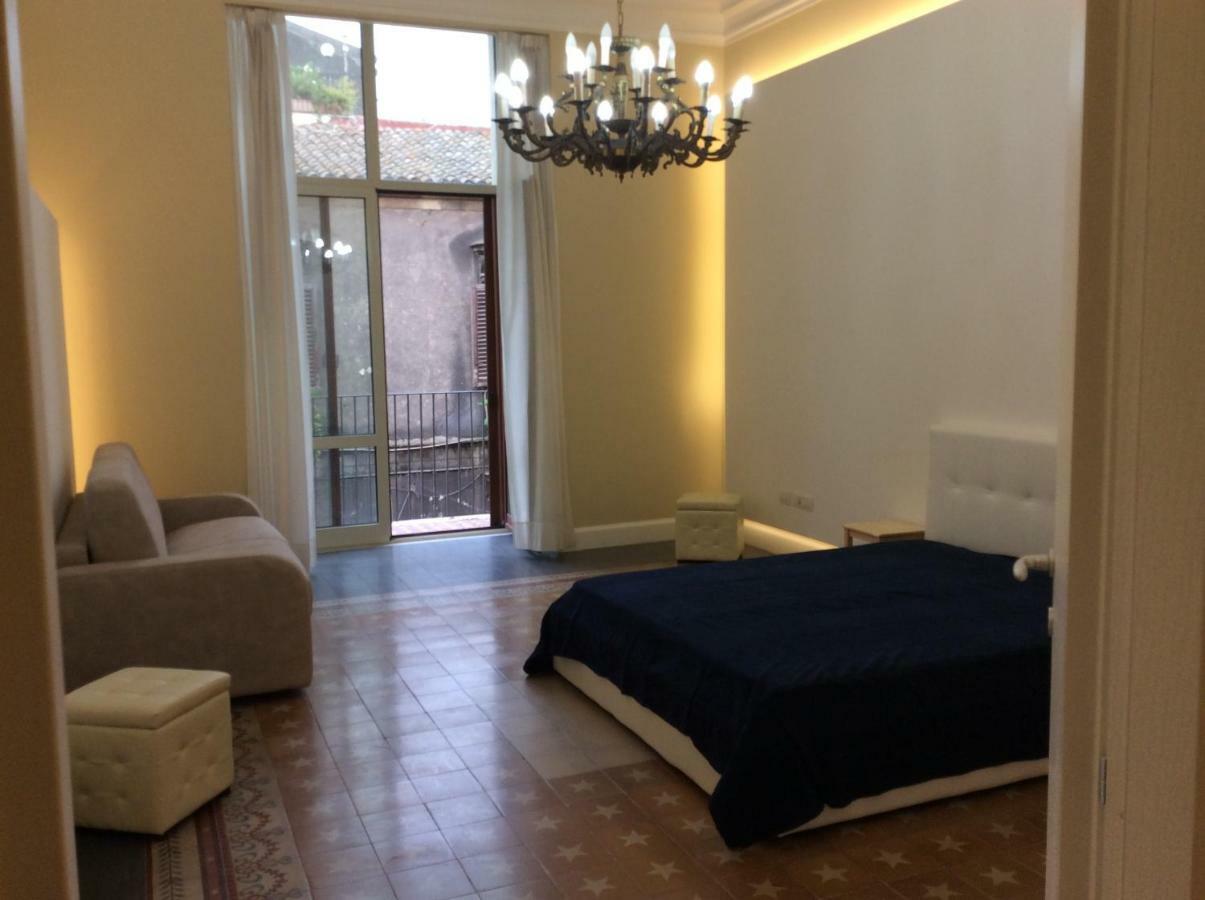 Suite Con Terrazza In Centro Storico Catania Luaran gambar