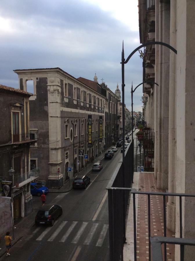 Suite Con Terrazza In Centro Storico Catania Luaran gambar
