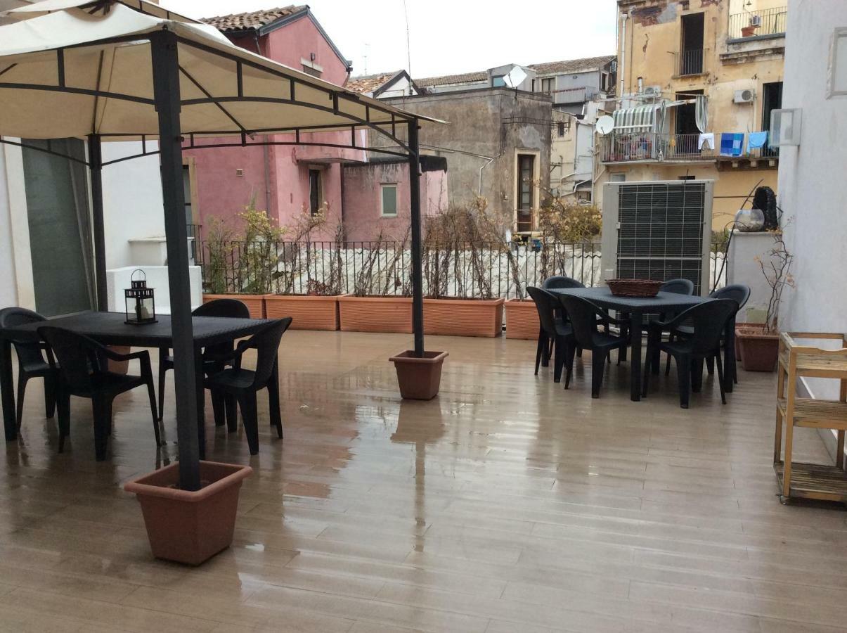 Suite Con Terrazza In Centro Storico Catania Luaran gambar