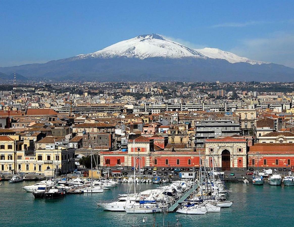 Suite Con Terrazza In Centro Storico Catania Luaran gambar